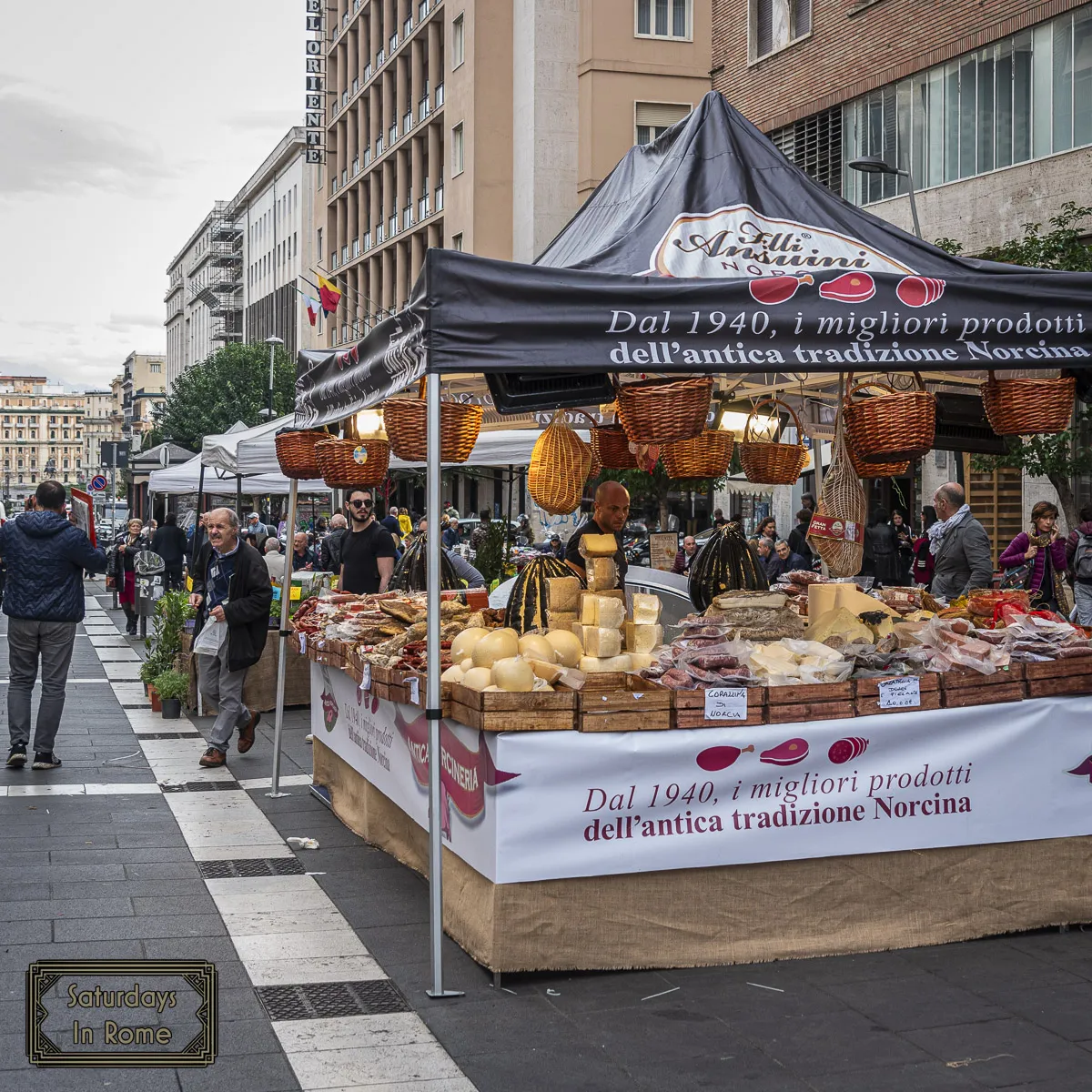 best affordable shopping in Rome - Street Markets