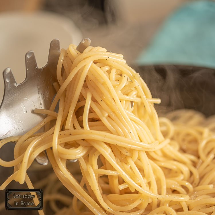 Authentic Cacio e Pepe Recipe - Pasta and Pepper