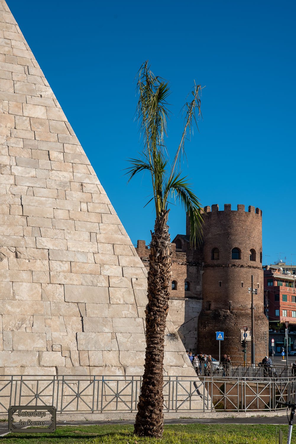 egyptian pyramid in rome - Egyptomania