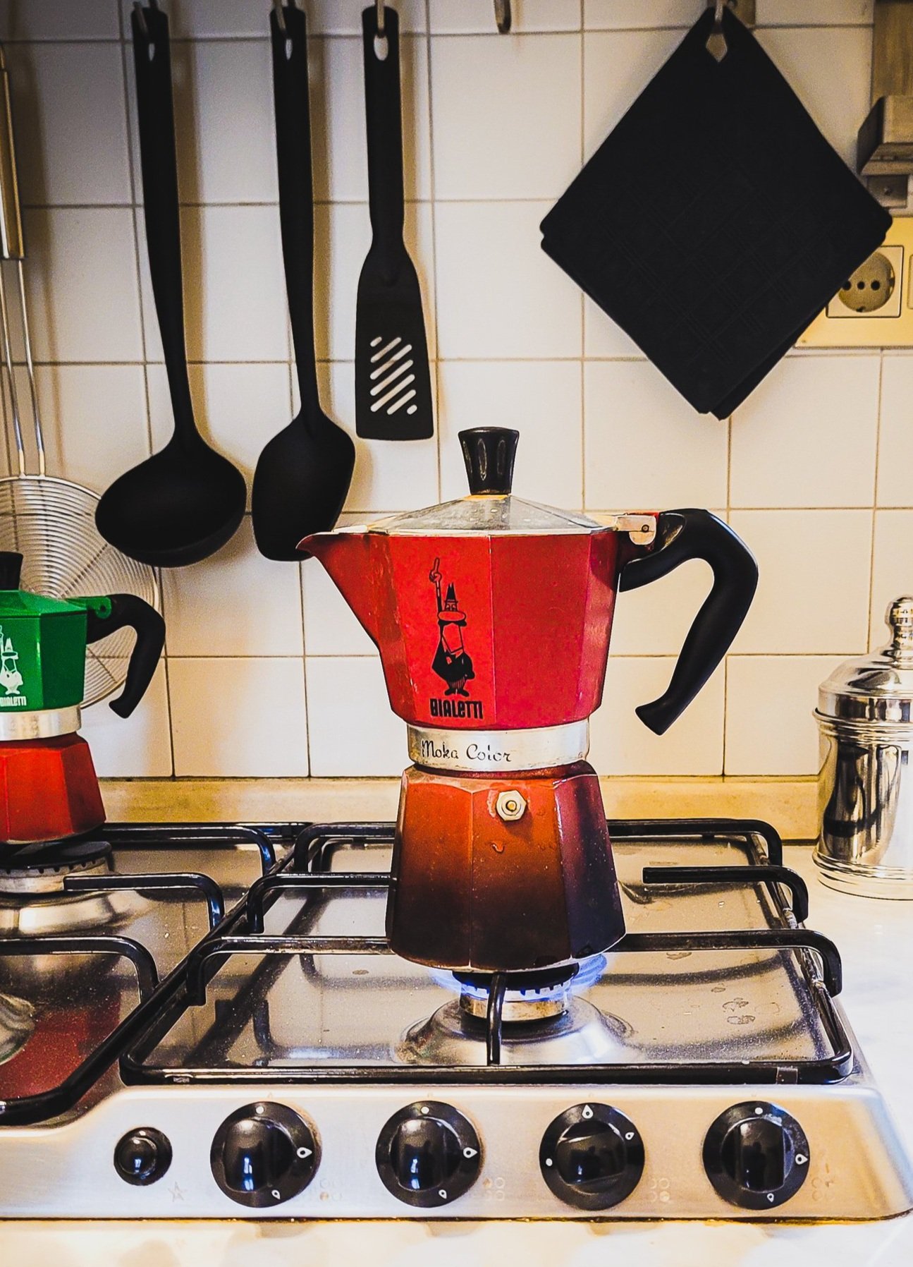 how to make italian coffee - Red Bialetti Moka