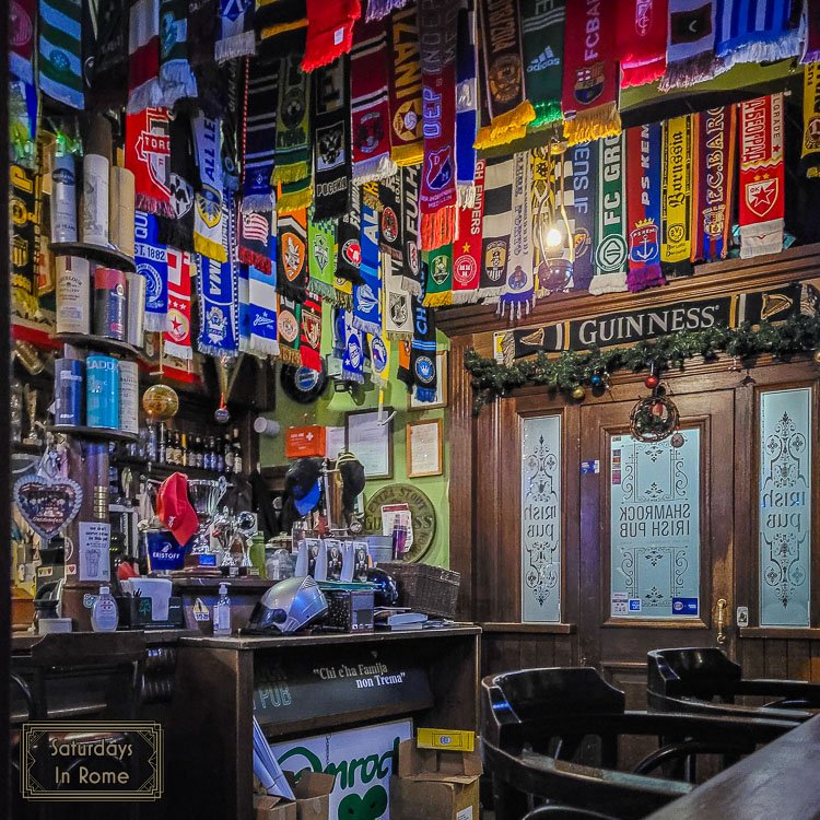 Irish Bar In Rome - Scarfs