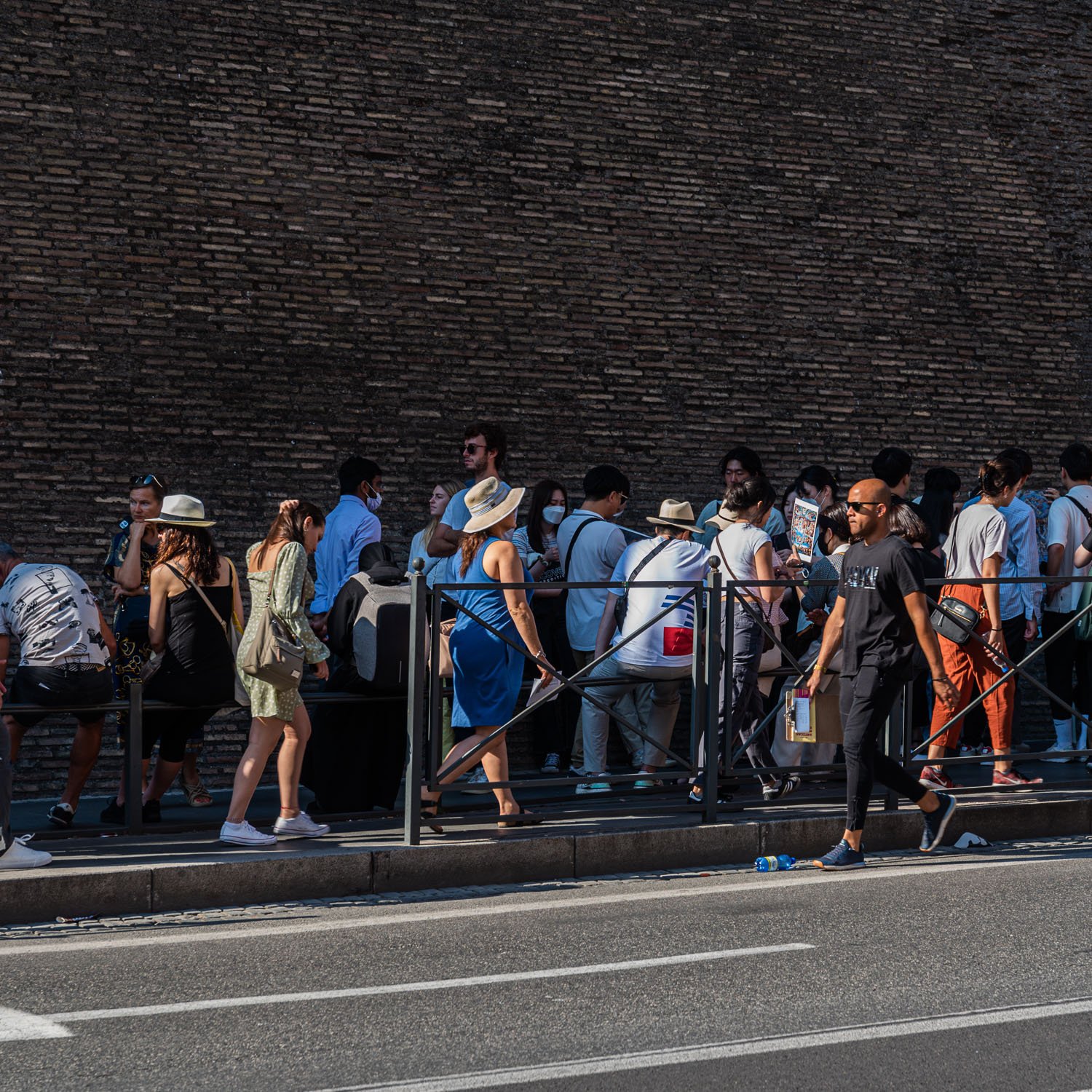 What is considered rude in Italy - Lines