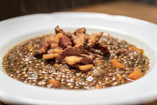 portfolio food - lentils and guanciale