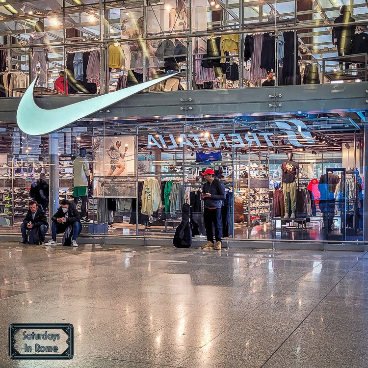Rome's train station shops - Nike