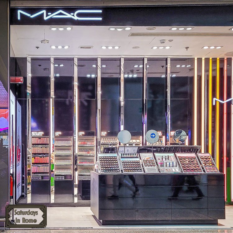 Rome's train station shops - Makeup