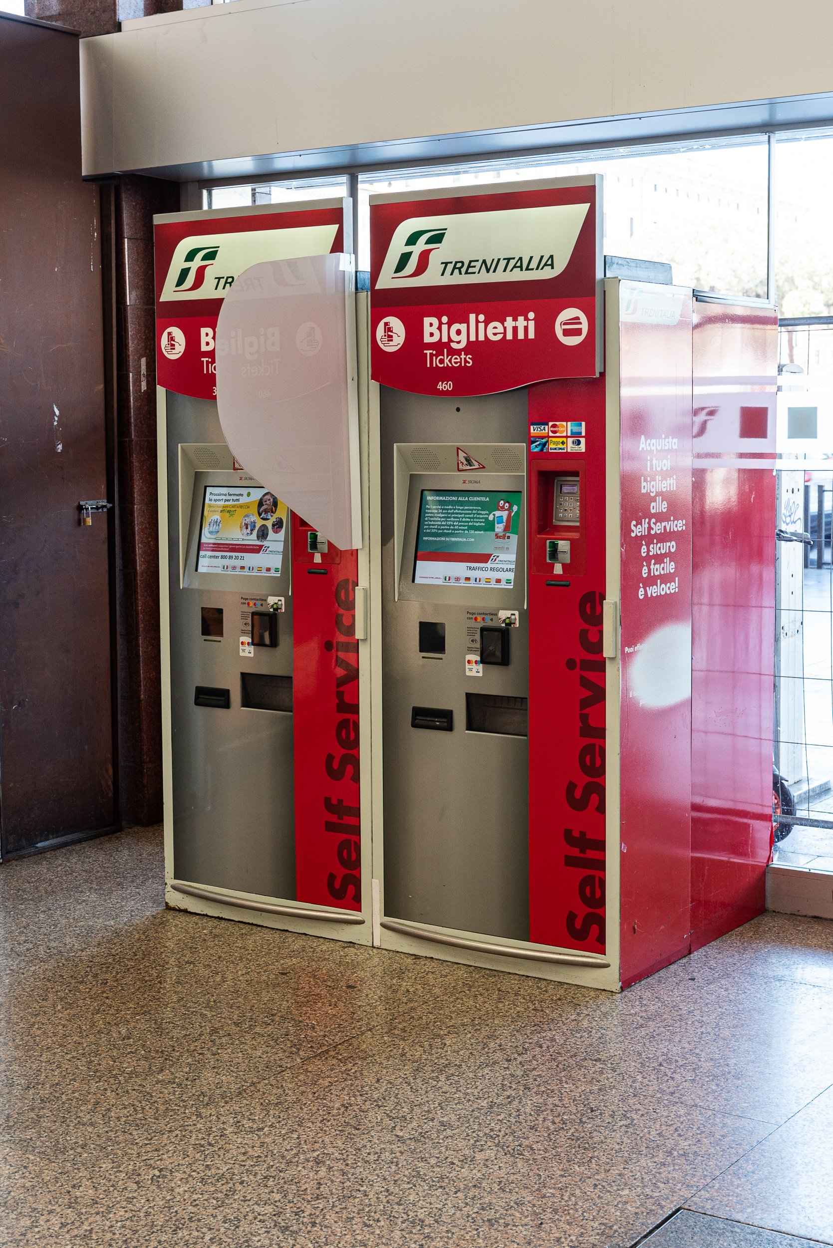 Train Travel In Italy - Self Service Kiosks