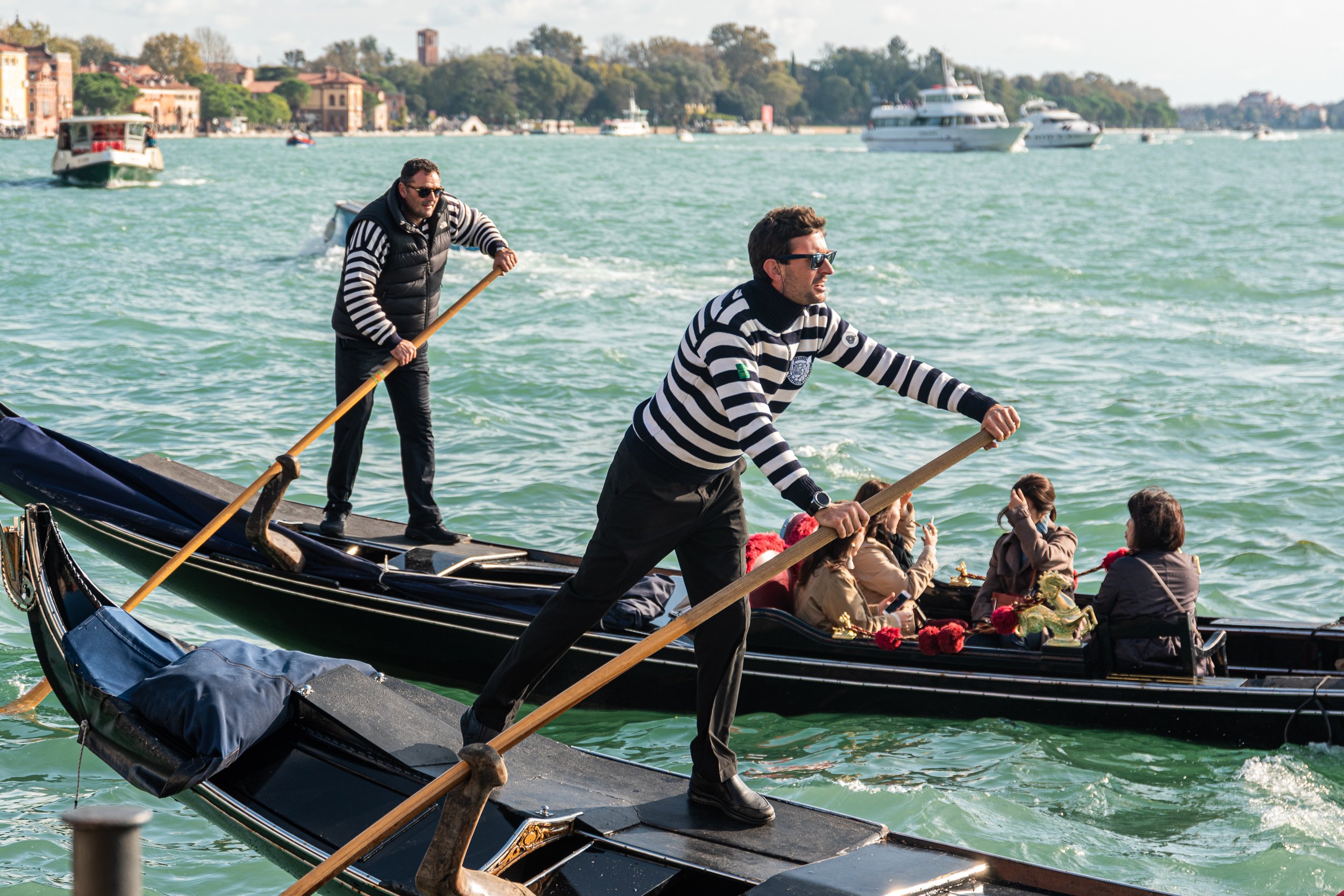 train trip from rome to venice - Gondoliers