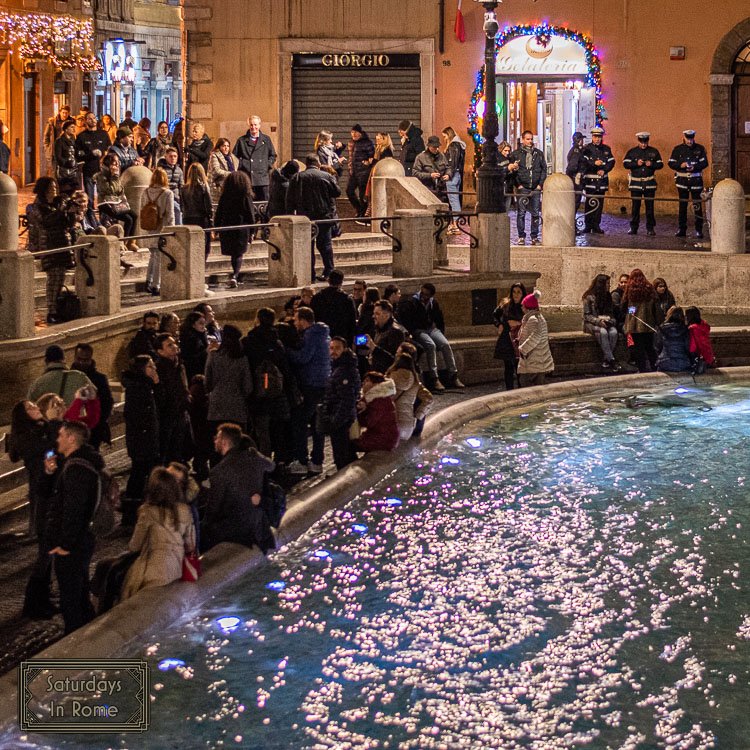 Trevi Fountain Coin Toss - Crowds